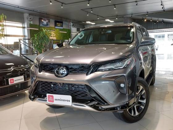 TOYOTA HILUX SW4 2.8 D-4D TURBO DIESEL SRX PLATINUM 4X4 AUTOMÁTICO